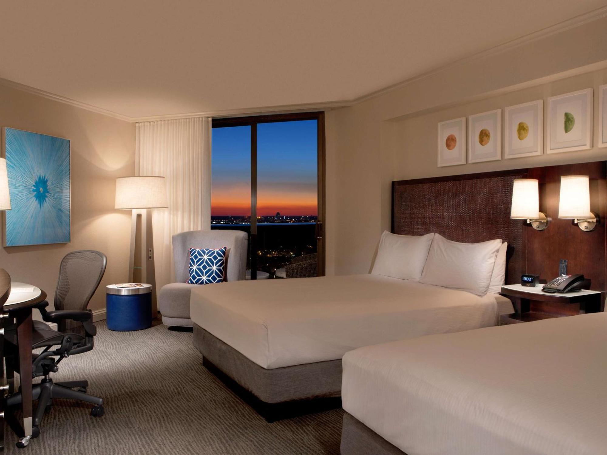 לייק בואנה ויסטה Hilton Orlando Buena Vista Palace - Disney Springs Area מראה חיצוני תמונה